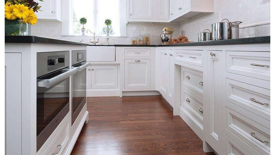 地面太油膩，很滑怎么辦？防滑膠帶輕松來解決【昆山玉寰】