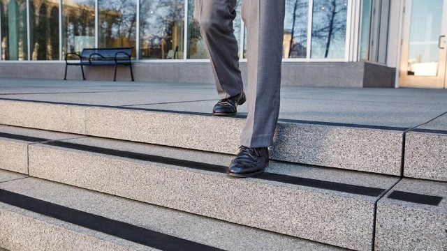 膠帶中的油膠與熱熔膠之間的區(qū)別-批發(fā)代理供應商【昆山玉寰】