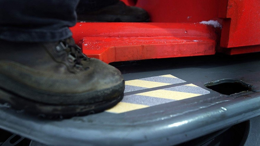 防滑膠帶掉不掉砂？廠家試驗數據【昆山玉寰】