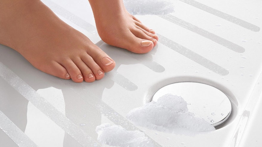 如何做好浴室防滑？防滑膠帶一分鐘解決滑倒問題